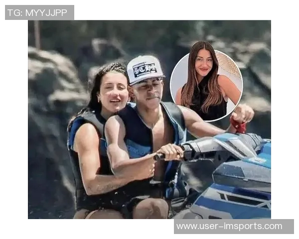 前女友与亚马尔分手后被拍到与知名博主共度派对时光